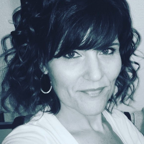 Meet your Posher, Karen - Picture 2 of 2